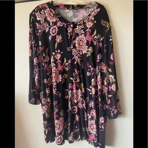 Lane Bryant twisted-neck swing tee 22/24 EUC